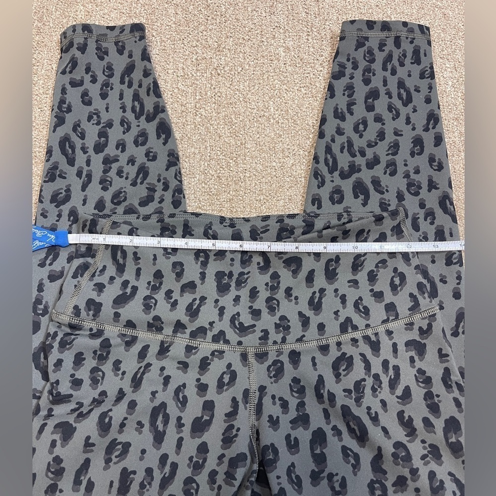 Old Navy: Women’s Active Elevate Go Dry Animal Print Legging, Size S - Picture 5 of 8